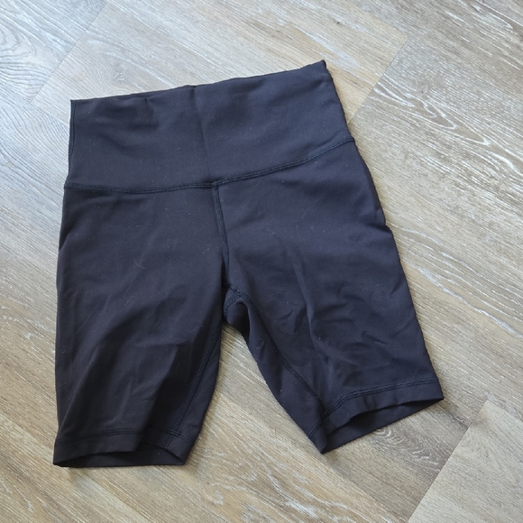 Lululemon Black Women's High-Waisted Bike Shorts Size 6 - Picture 1 of 4